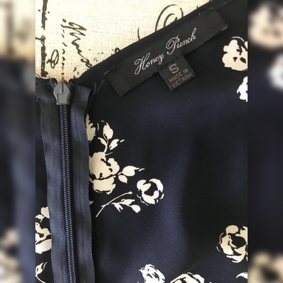 ✨Navy Blue Floral Jumpsuit✨ - Picture 7 of 7